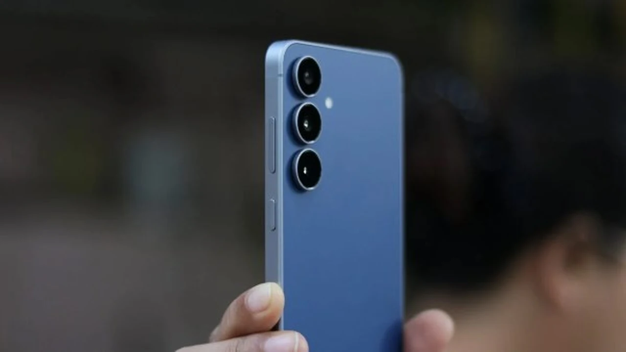 صور مسربة تبرز التصميم النهائي لهاتف Samsung Galaxy S26 FE قبل الإطلاق